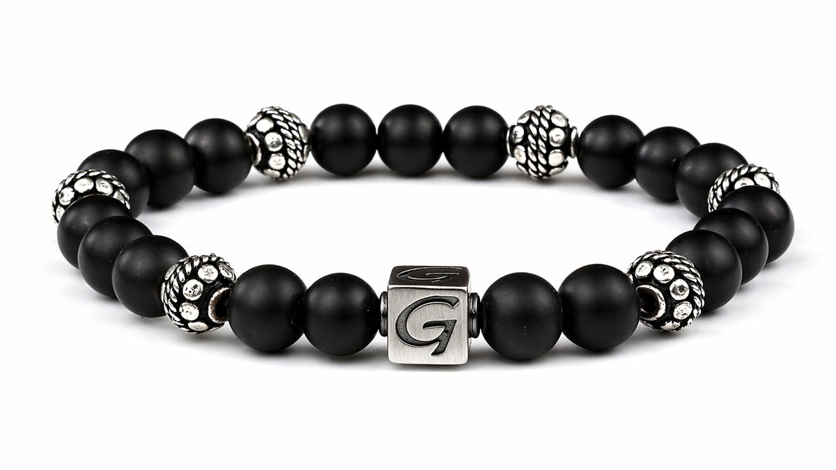 Frosted Black Silver armband met natuursteen kralen en zilverkleurige details